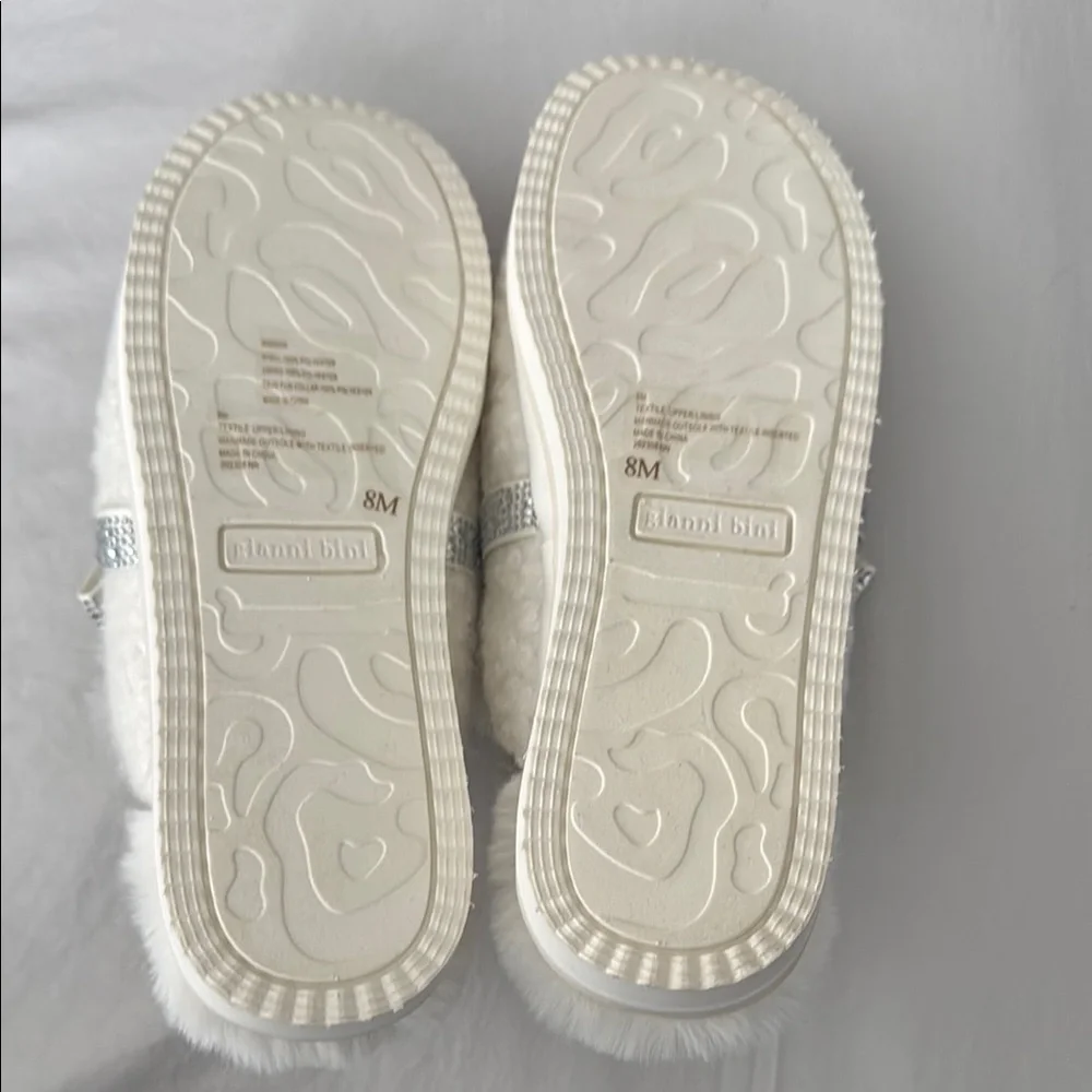 Slippers NWT - Picture 2 of 2